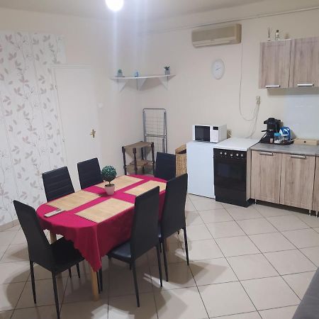 Pingpong Apartman Шольтвадкерт Екстер'єр фото