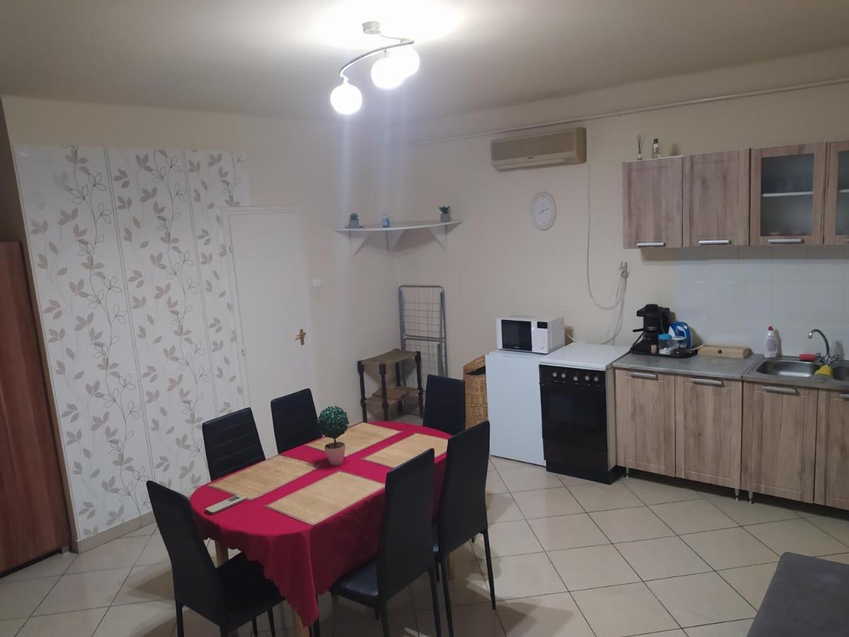 Pingpong Apartman Шольтвадкерт Екстер'єр фото