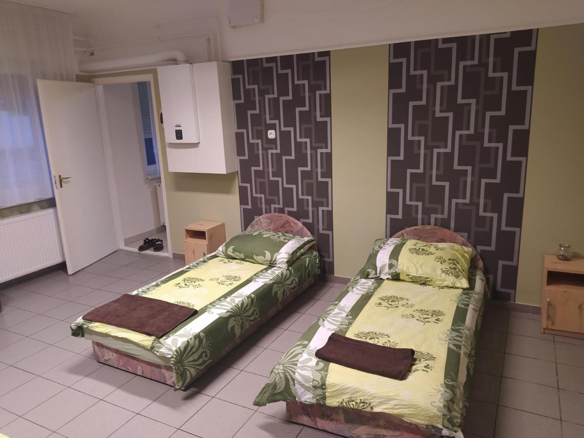 Pingpong Apartman Шольтвадкерт Екстер'єр фото